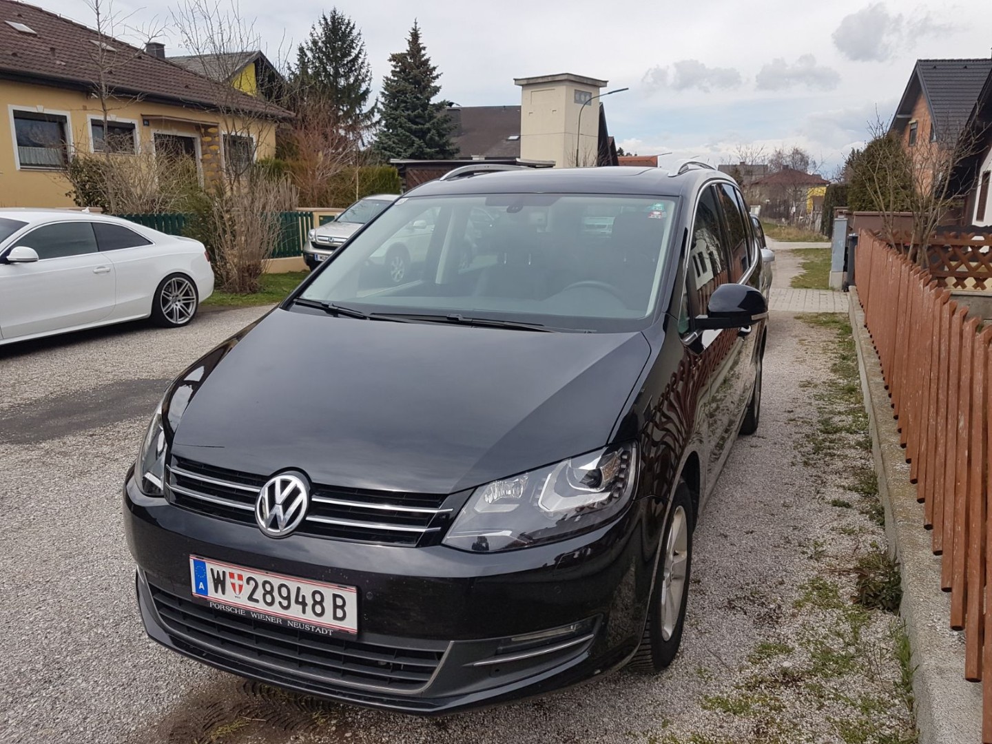 VW Sharan BlueMotion Highline - DiploCars